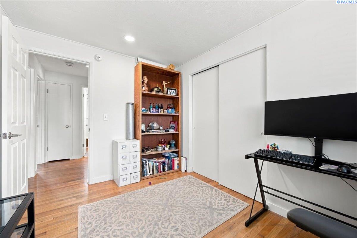 2146 Newcomer Ave