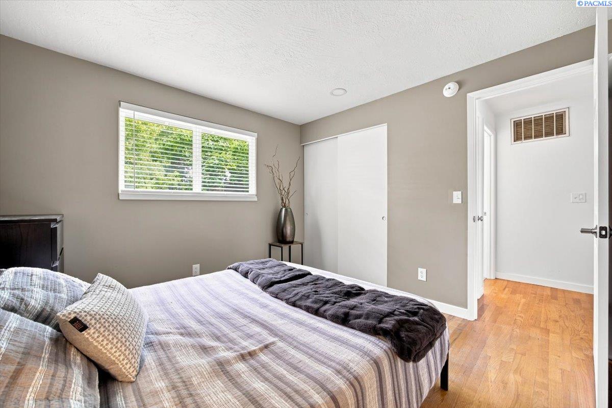 2146 Newcomer Ave
