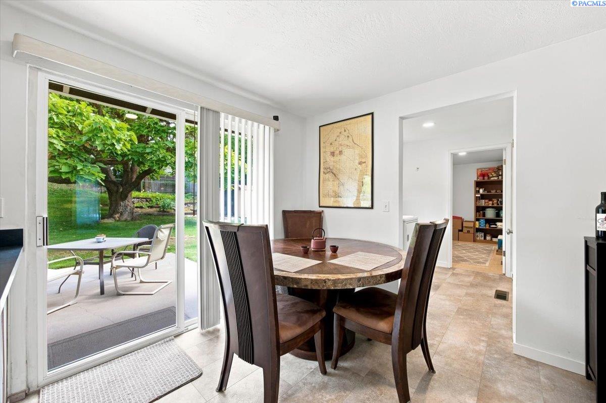 2146 Newcomer Ave
