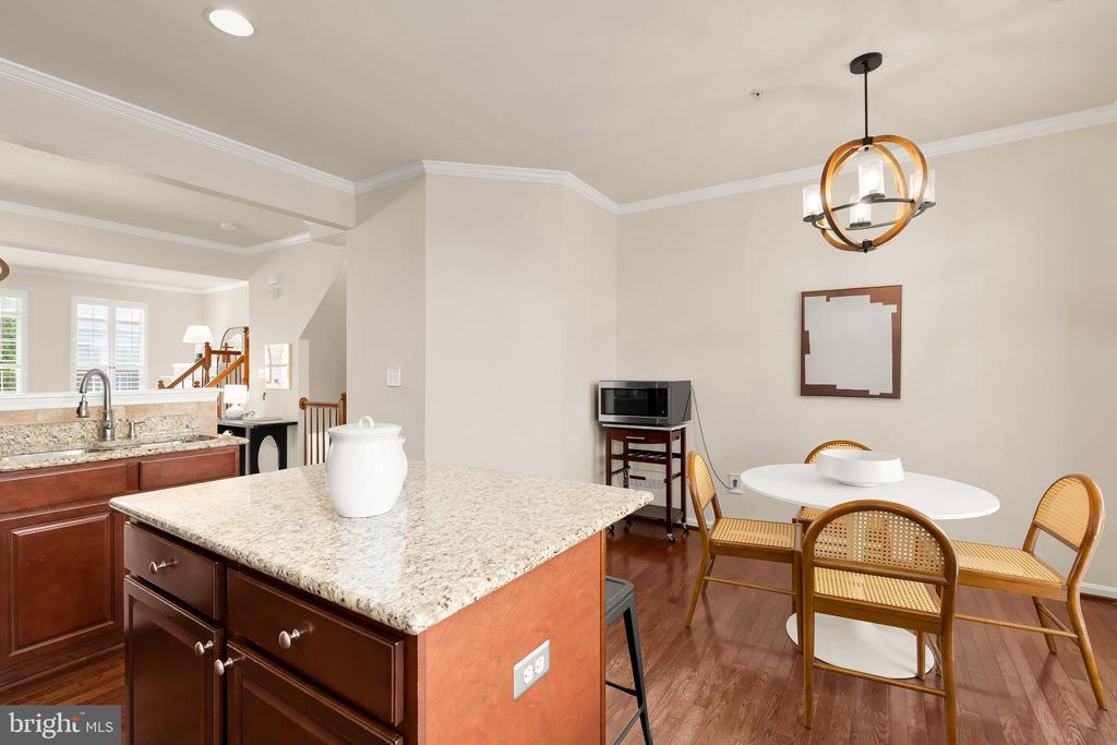 602 Ava Cir NE