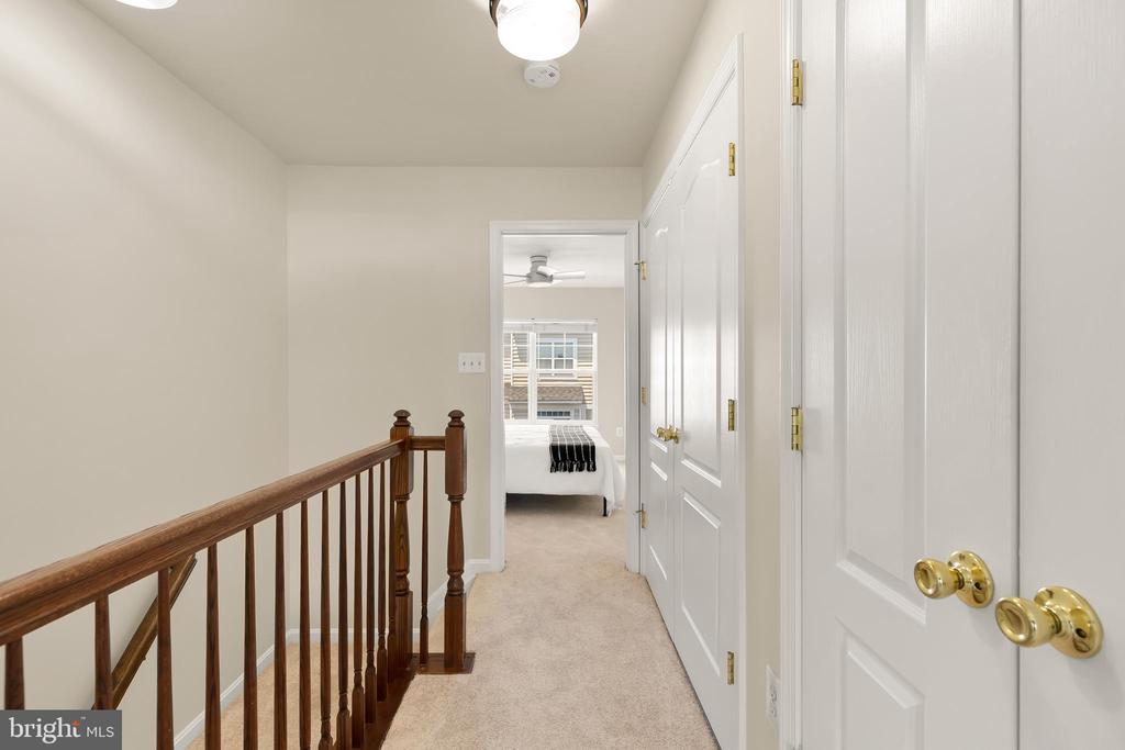 602 Ava Cir NE