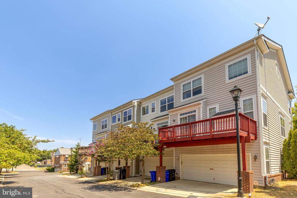 602 Ava Cir NE