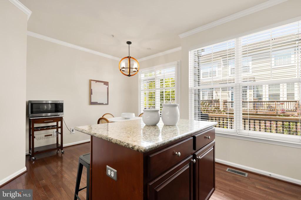 602 Ava Cir NE