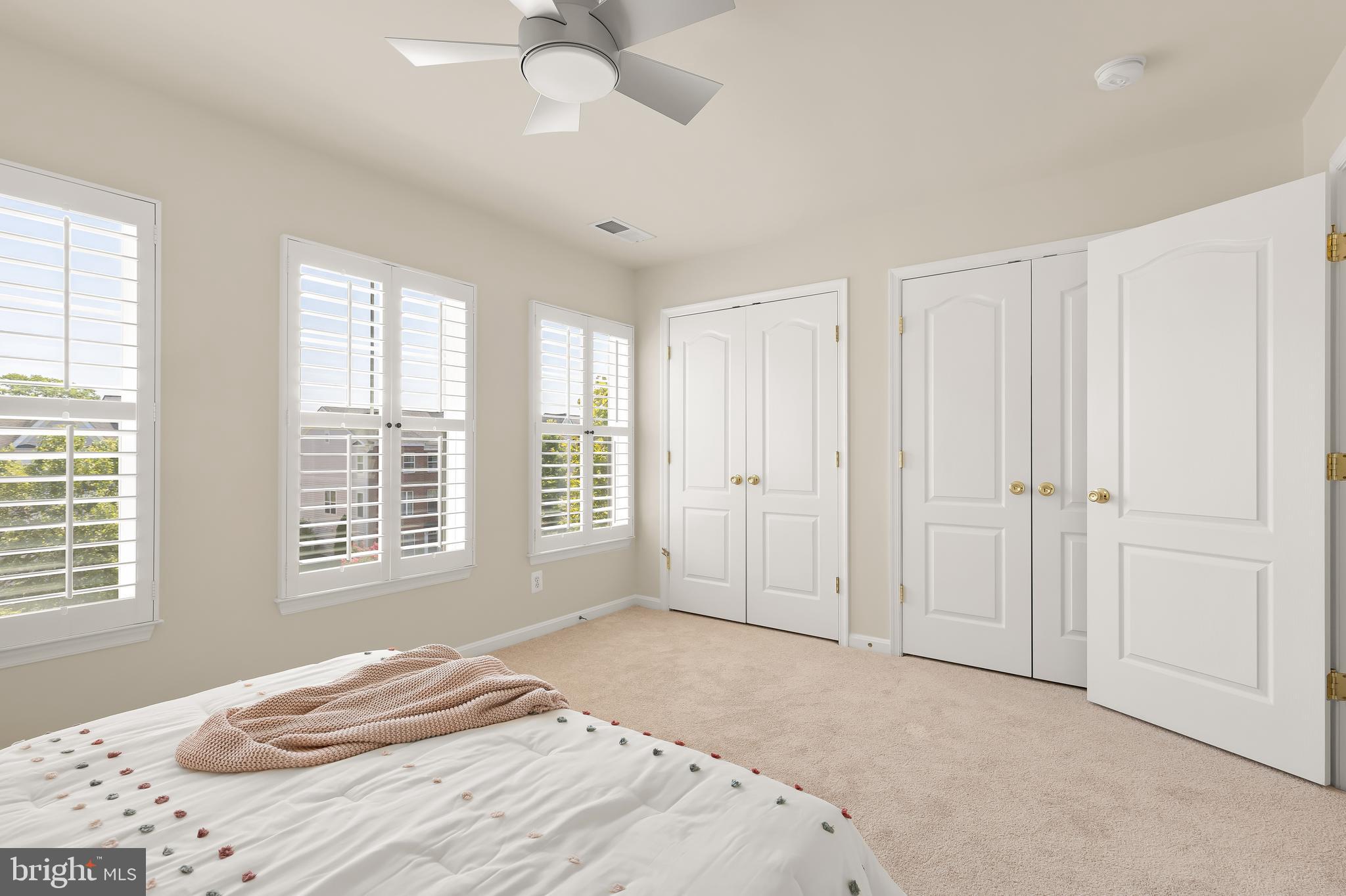 602 Ava Cir NE