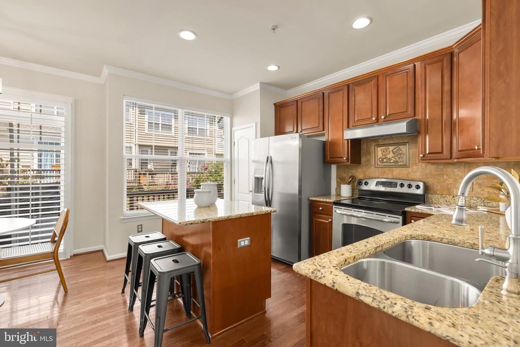602 Ava Cir NE