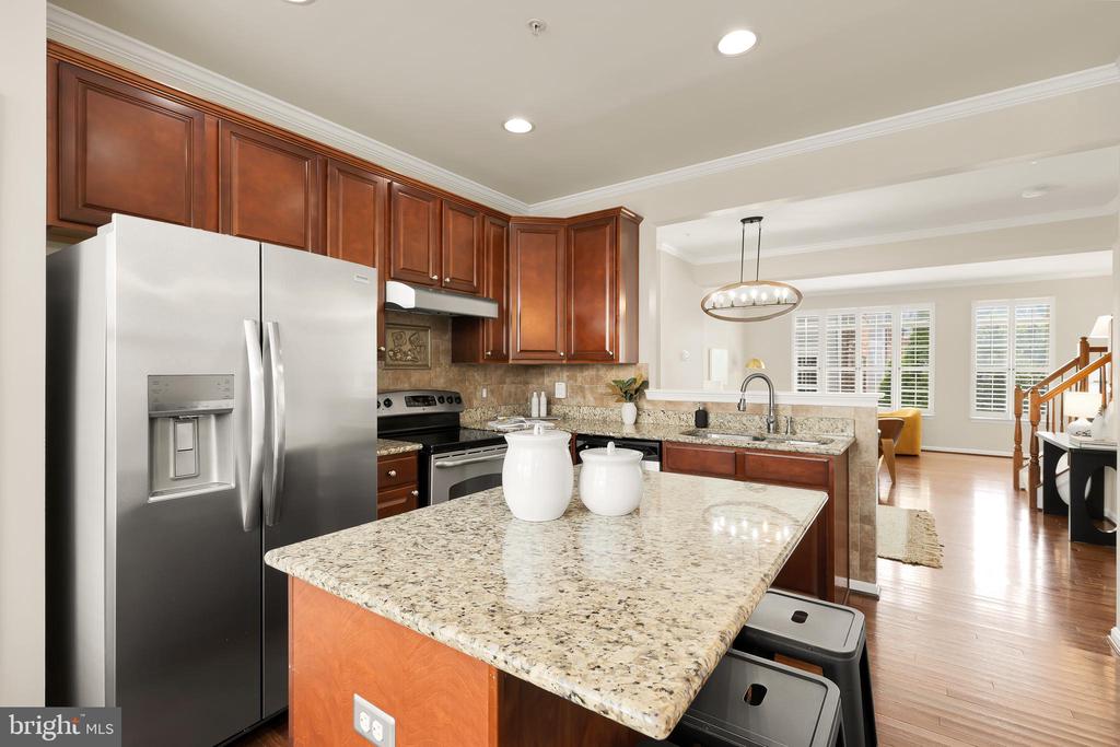 602 Ava Cir NE