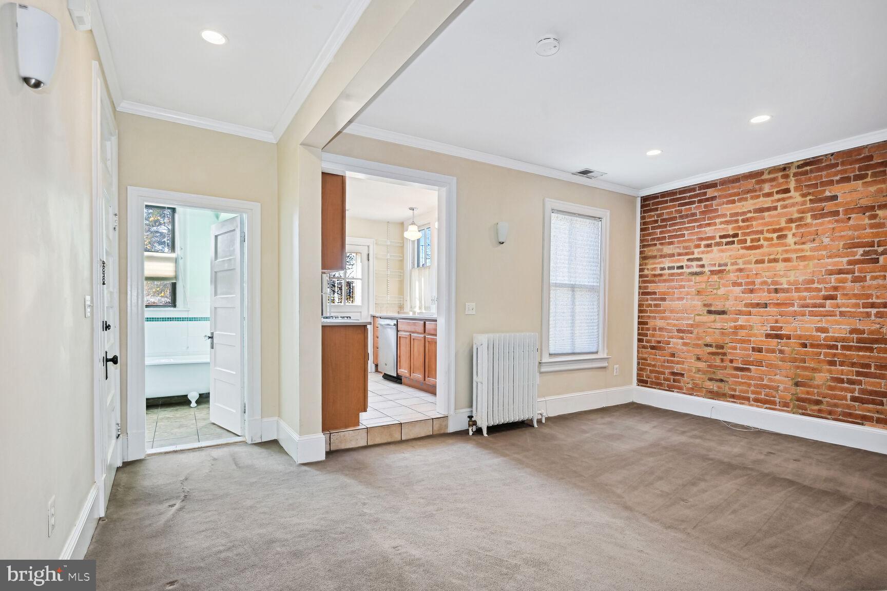 2610 CATHEDRAL AVE NW #3