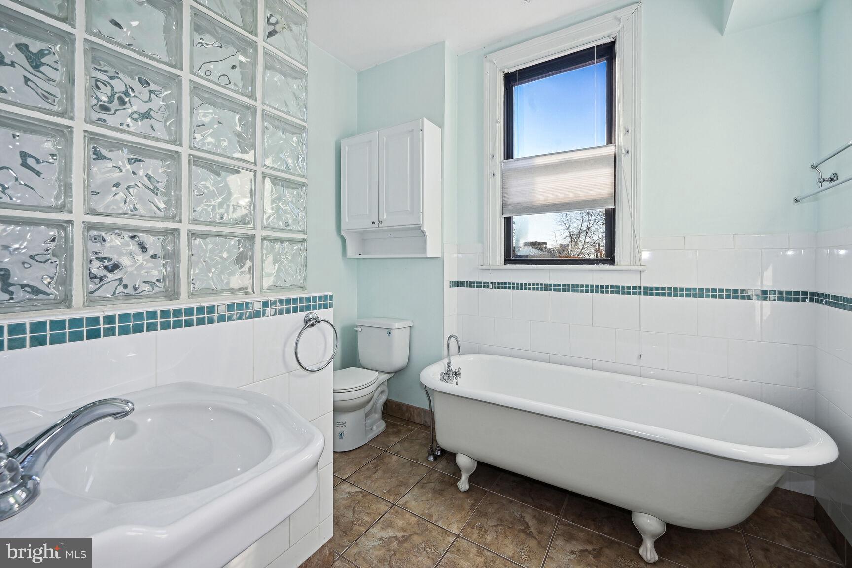 2610 CATHEDRAL AVE NW #3