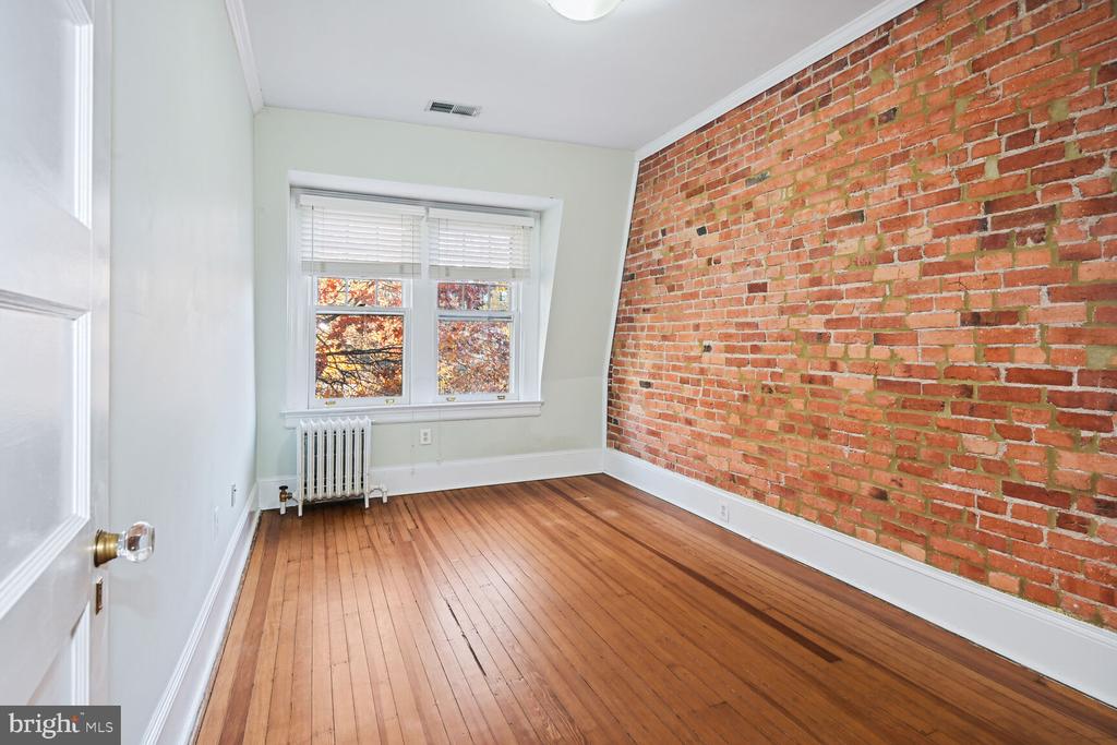 2610 CATHEDRAL AVENUE NW Unit: 3