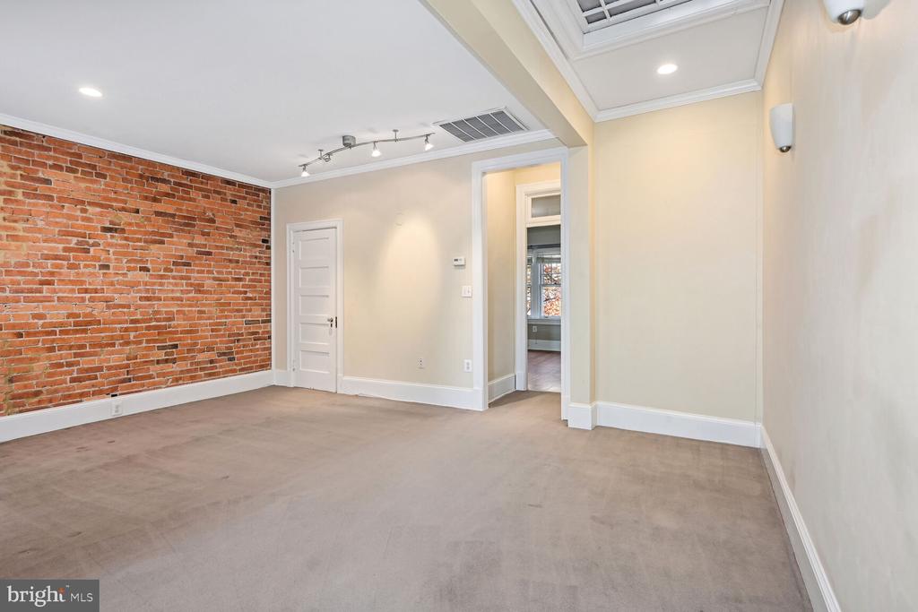 2610 CATHEDRAL AVENUE NW Unit: 3