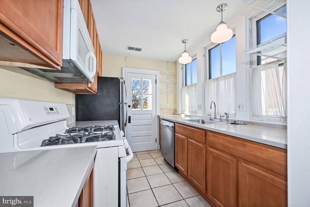 2610 CATHEDRAL AVENUE NW Unit: 3