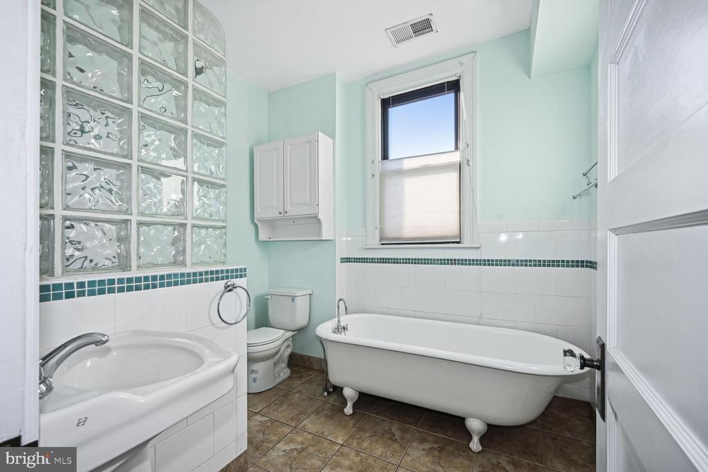 2610 CATHEDRAL AVENUE NW Unit: 3