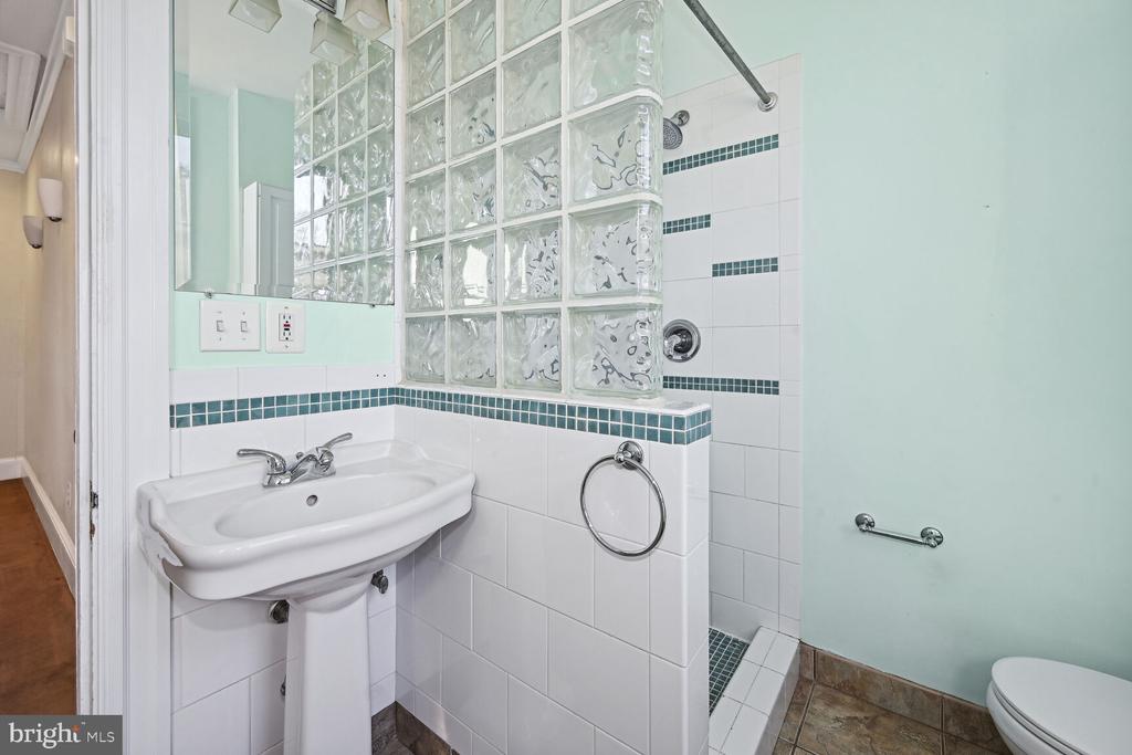 2610 CATHEDRAL AVENUE NW Unit: 3