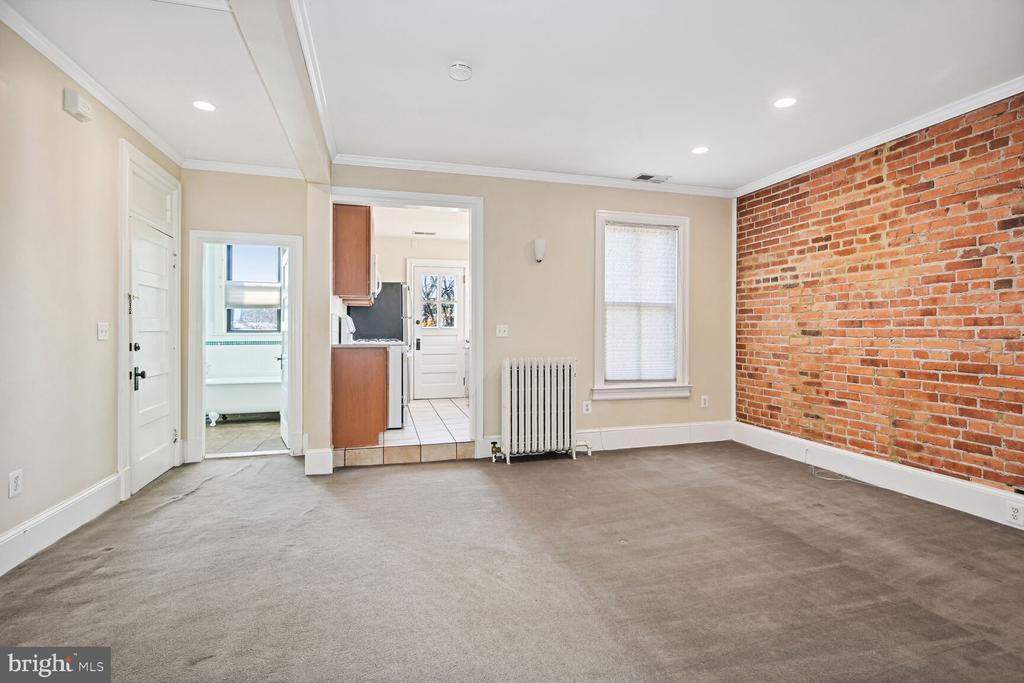 2610 CATHEDRAL AVENUE NW Unit: 3