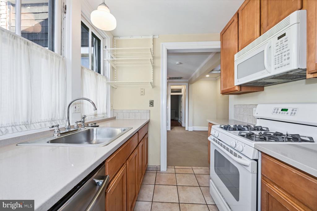2610 CATHEDRAL AVENUE NW Unit: 3