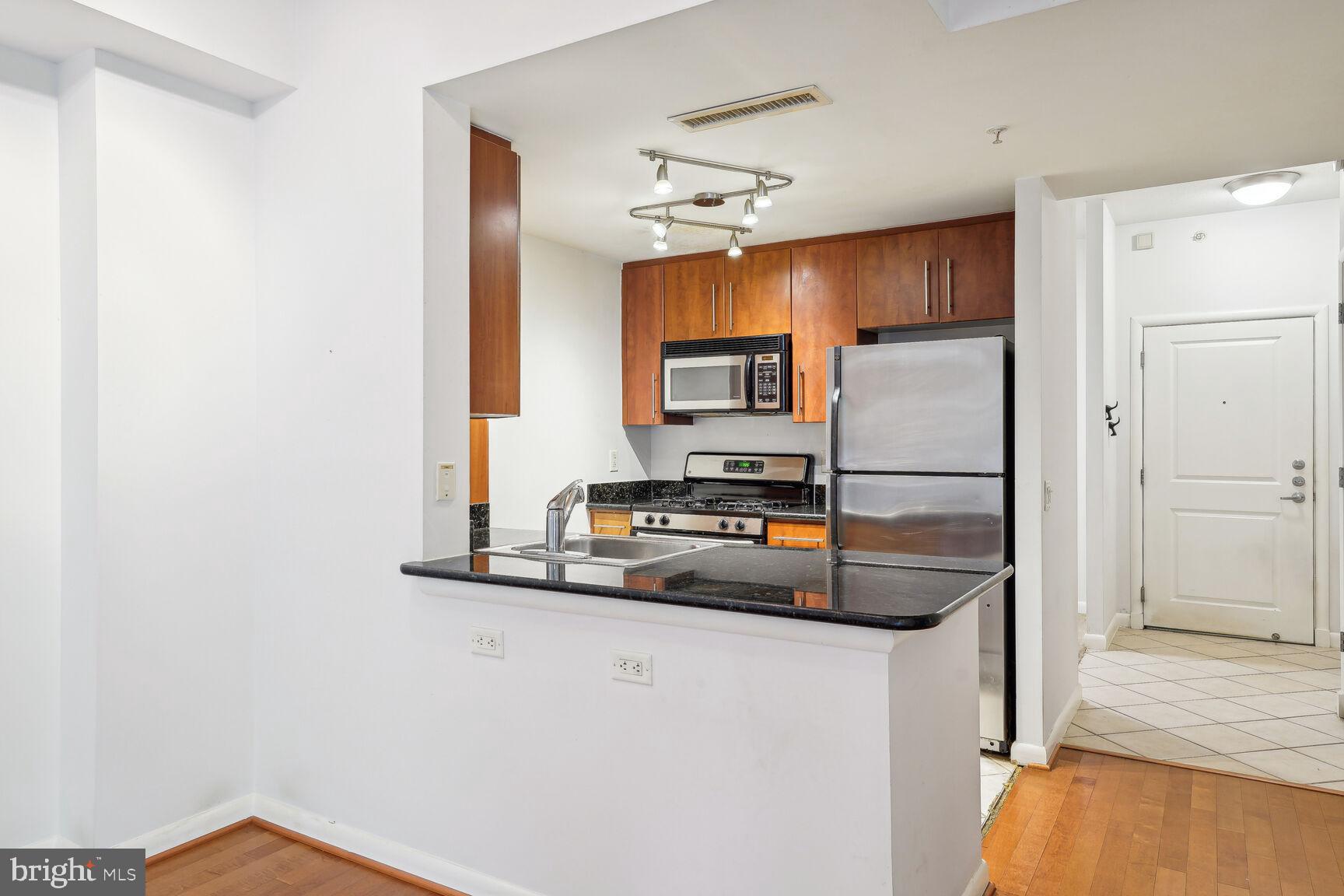 1021 N Garfield St N #135