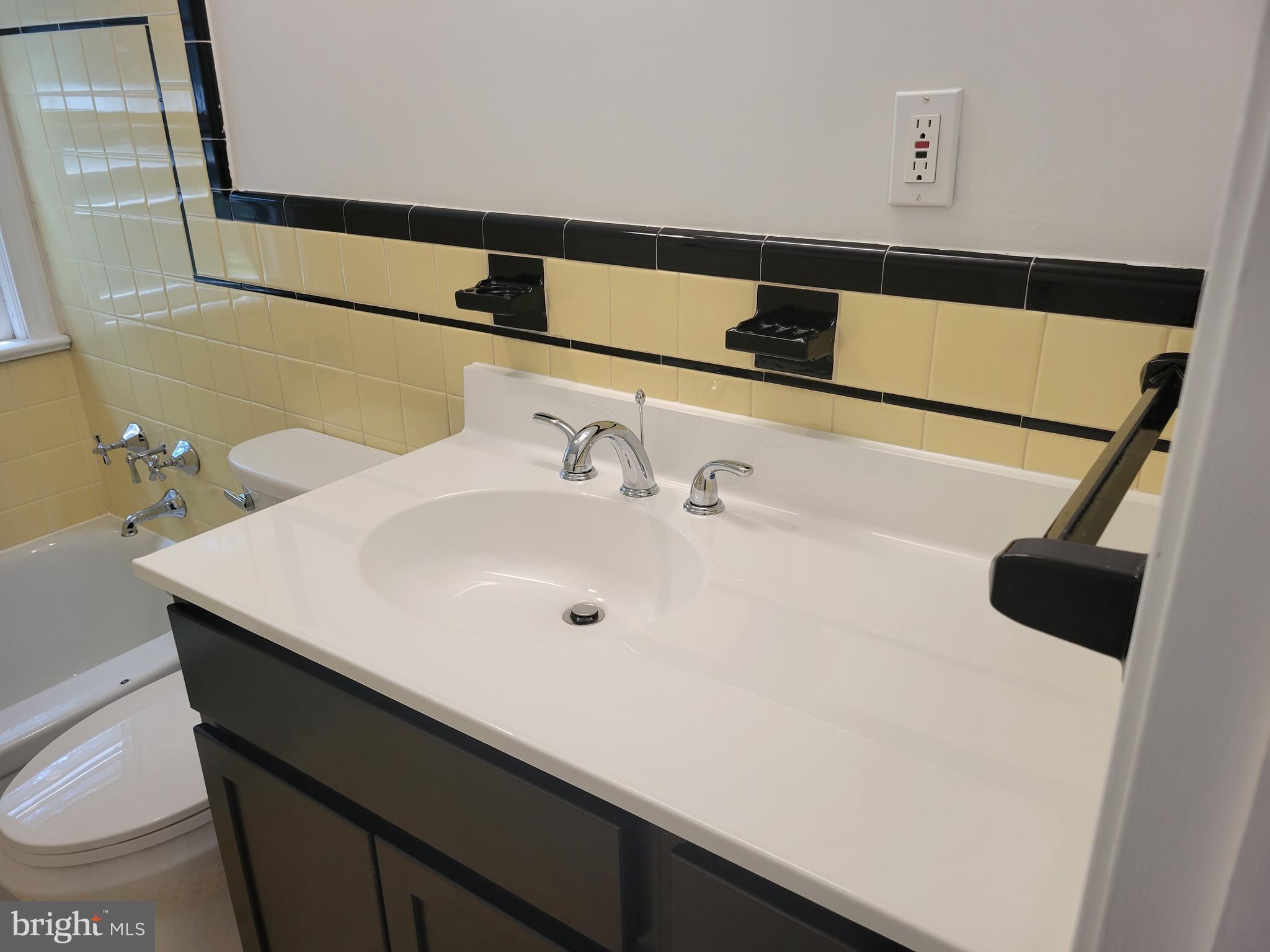 2250 N QUANTICO STREET