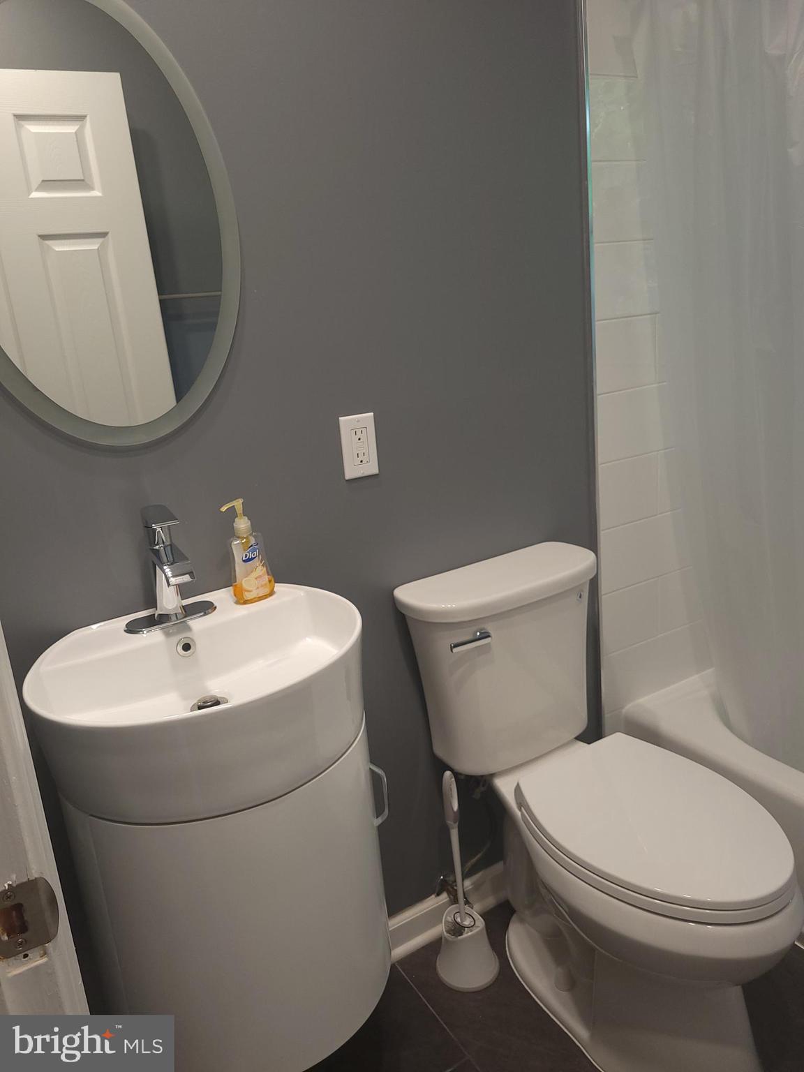 2250 N QUANTICO STREET