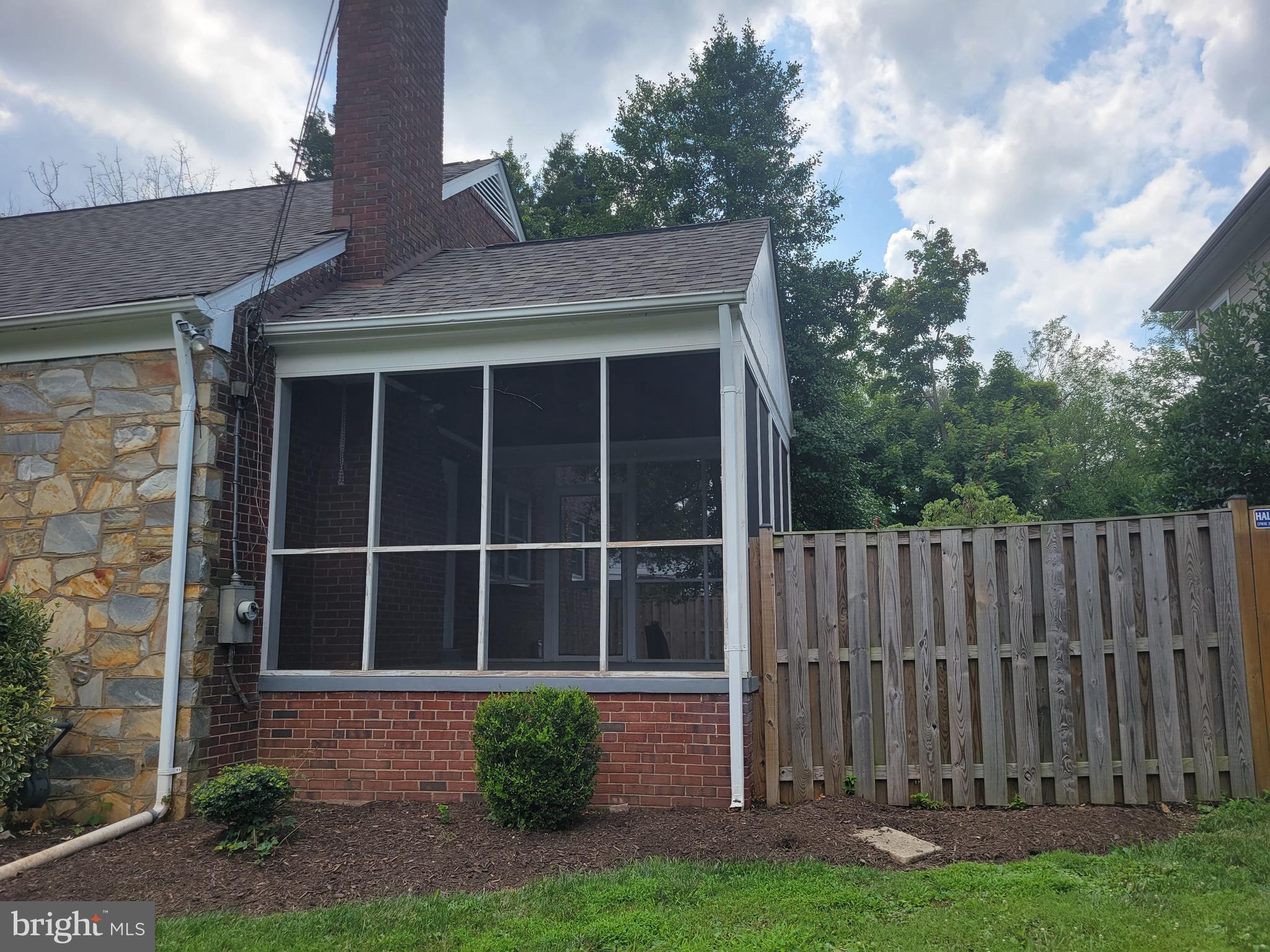 2250 N QUANTICO STREET