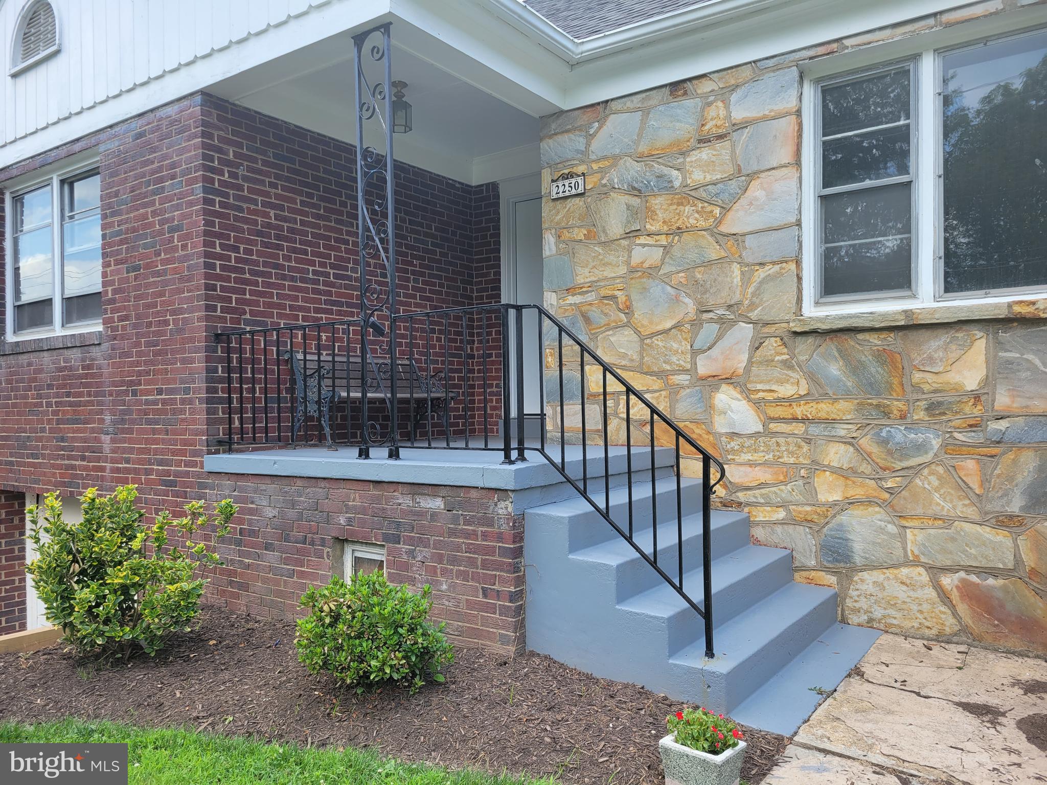 2250 N QUANTICO STREET