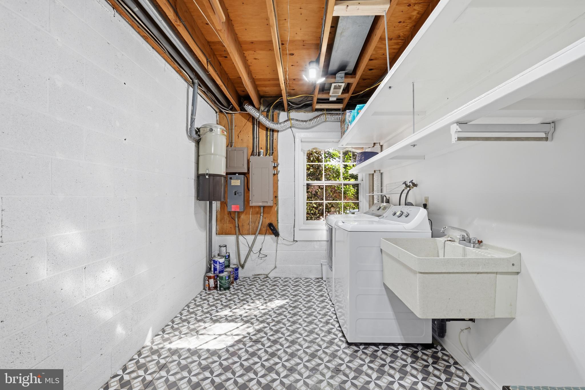 2311 N GLEBE ROAD