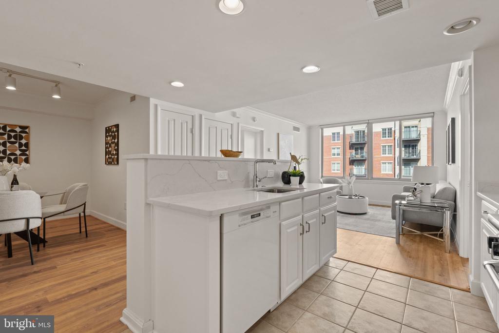 1220 N FILLMORE STREET Unit: 606