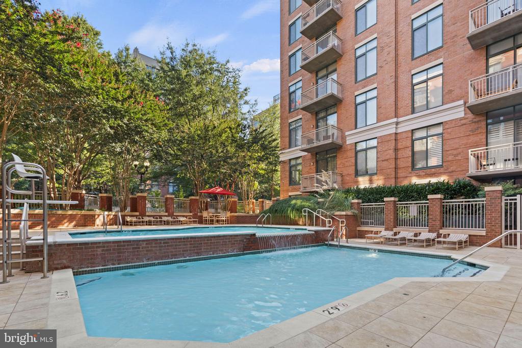 1220 N FILLMORE STREET Unit: 606