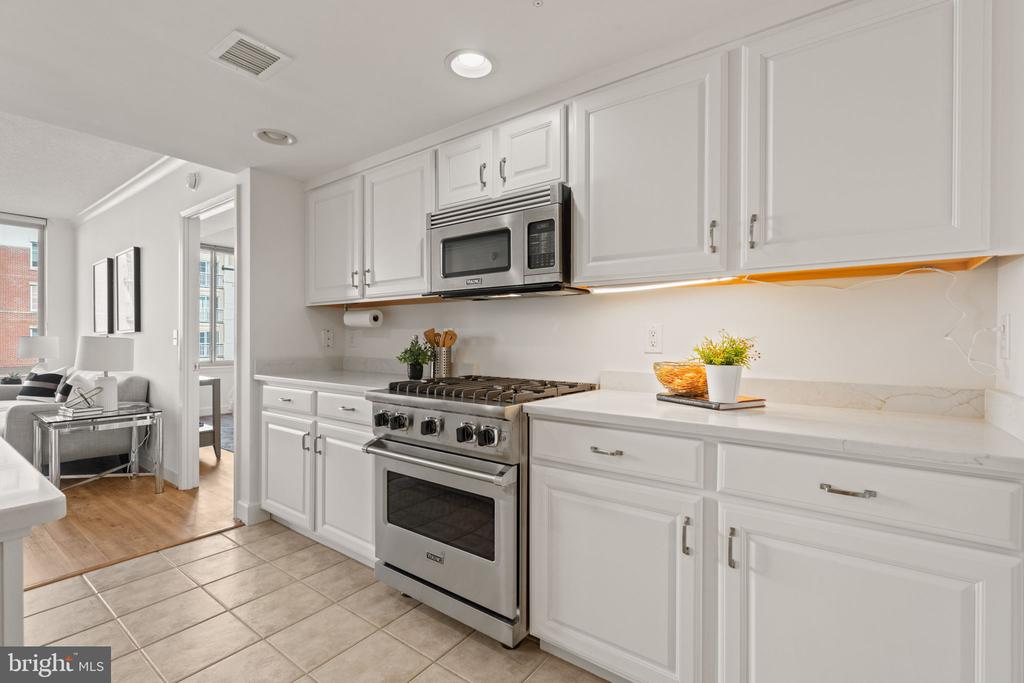 1220 N FILLMORE STREET Unit: 606