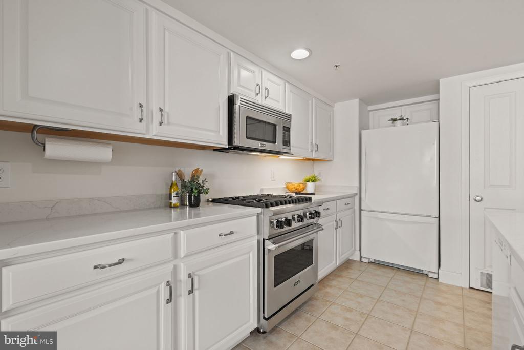 1220 N FILLMORE STREET Unit: 606