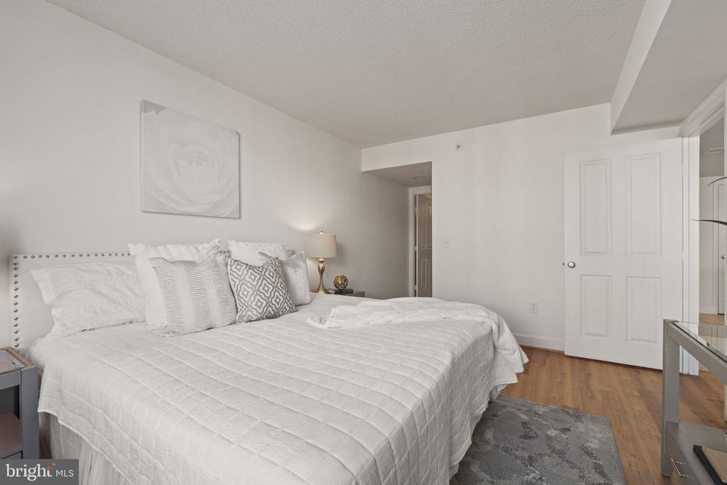 1220 N FILLMORE STREET Unit: 606