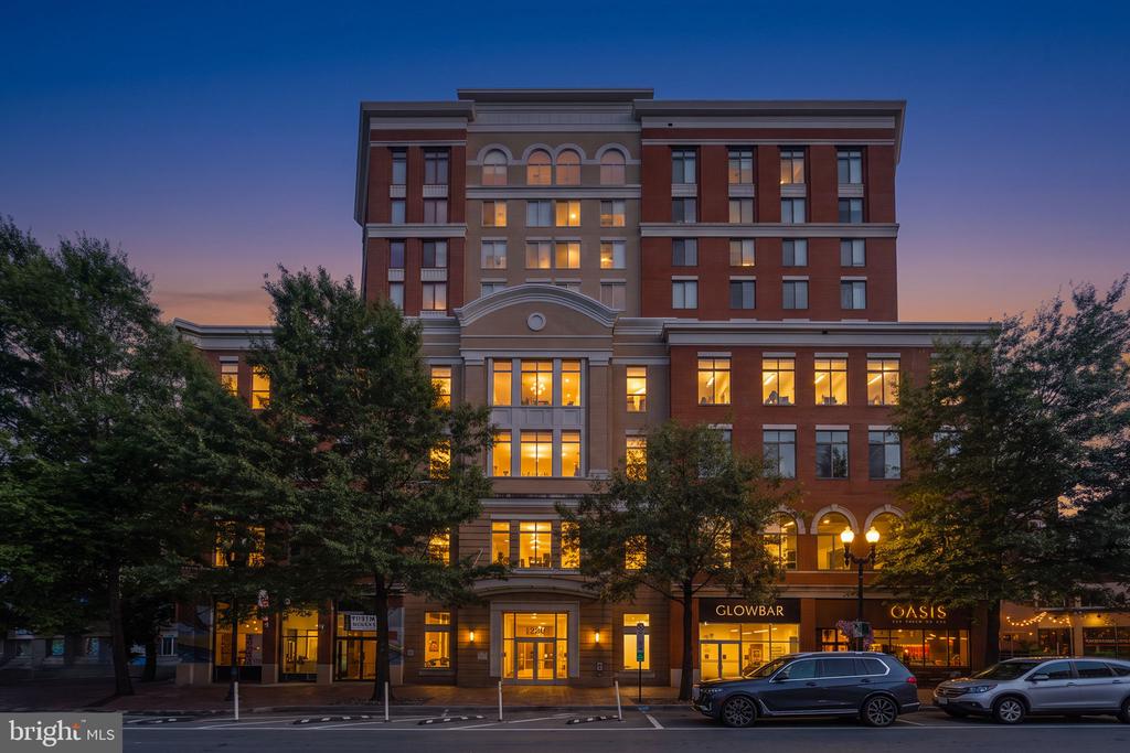 1220 N FILLMORE STREET Unit: 606
