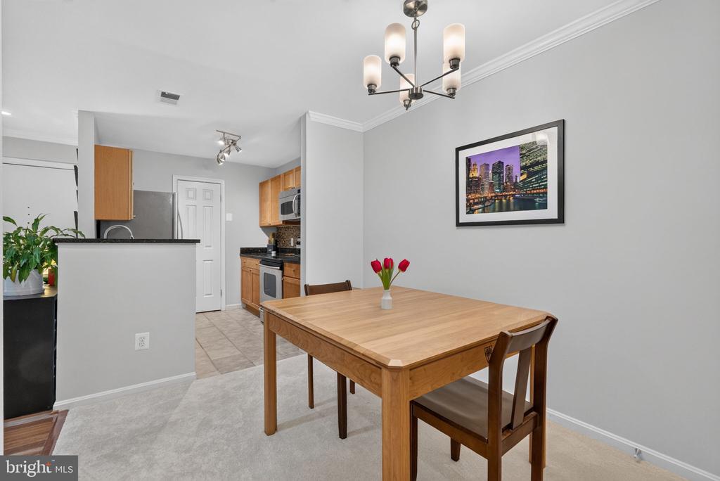 2050 N CALVERT STREET Unit: 404