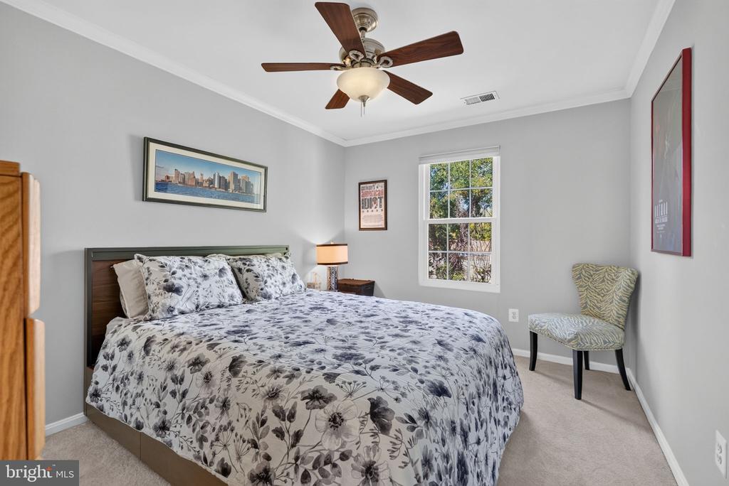 2050 N CALVERT STREET Unit: 404