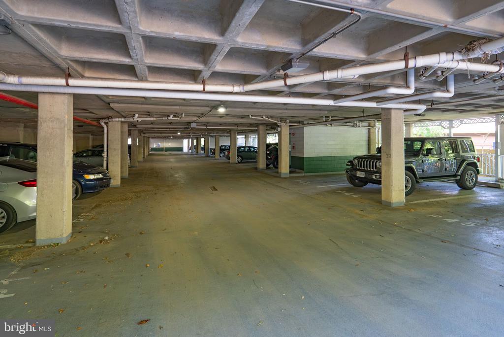 2050 N CALVERT STREET Unit: 404