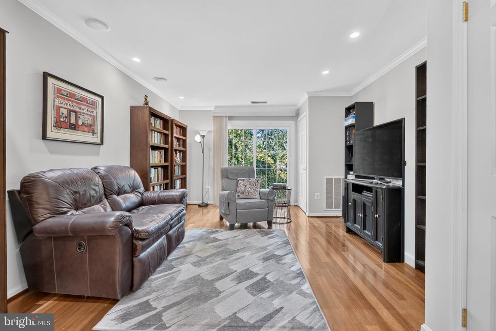 2050 N CALVERT STREET Unit: 404