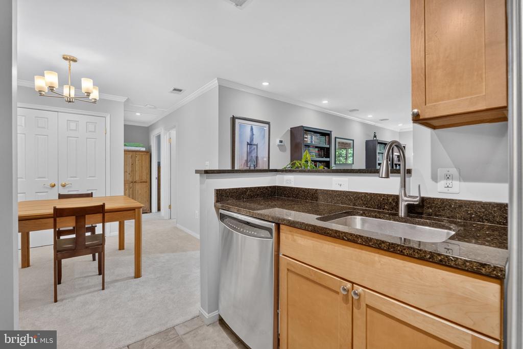 2050 N CALVERT STREET Unit: 404