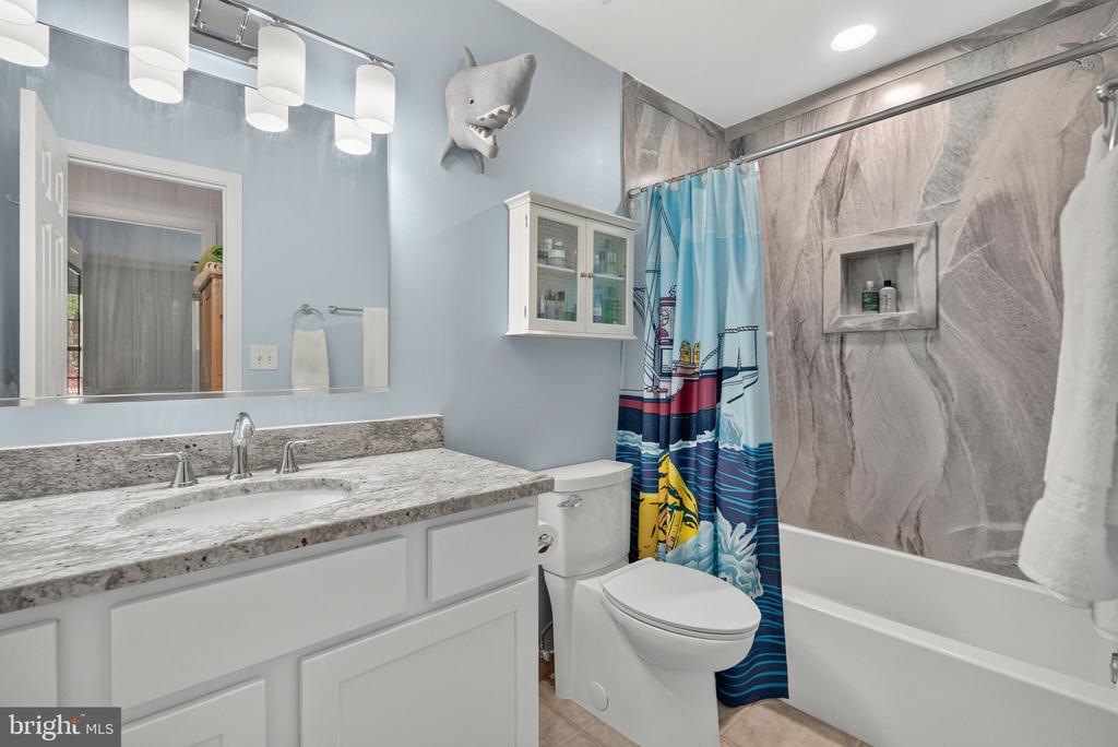 2050 N CALVERT STREET Unit: 404