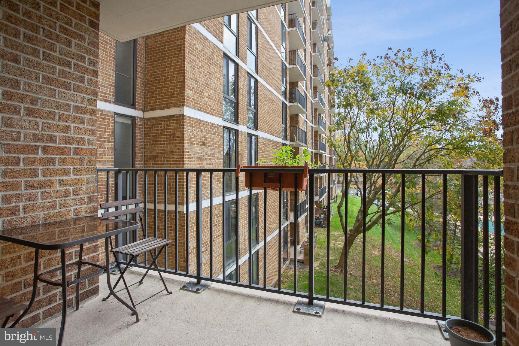 2311 Pimmit Dr #301