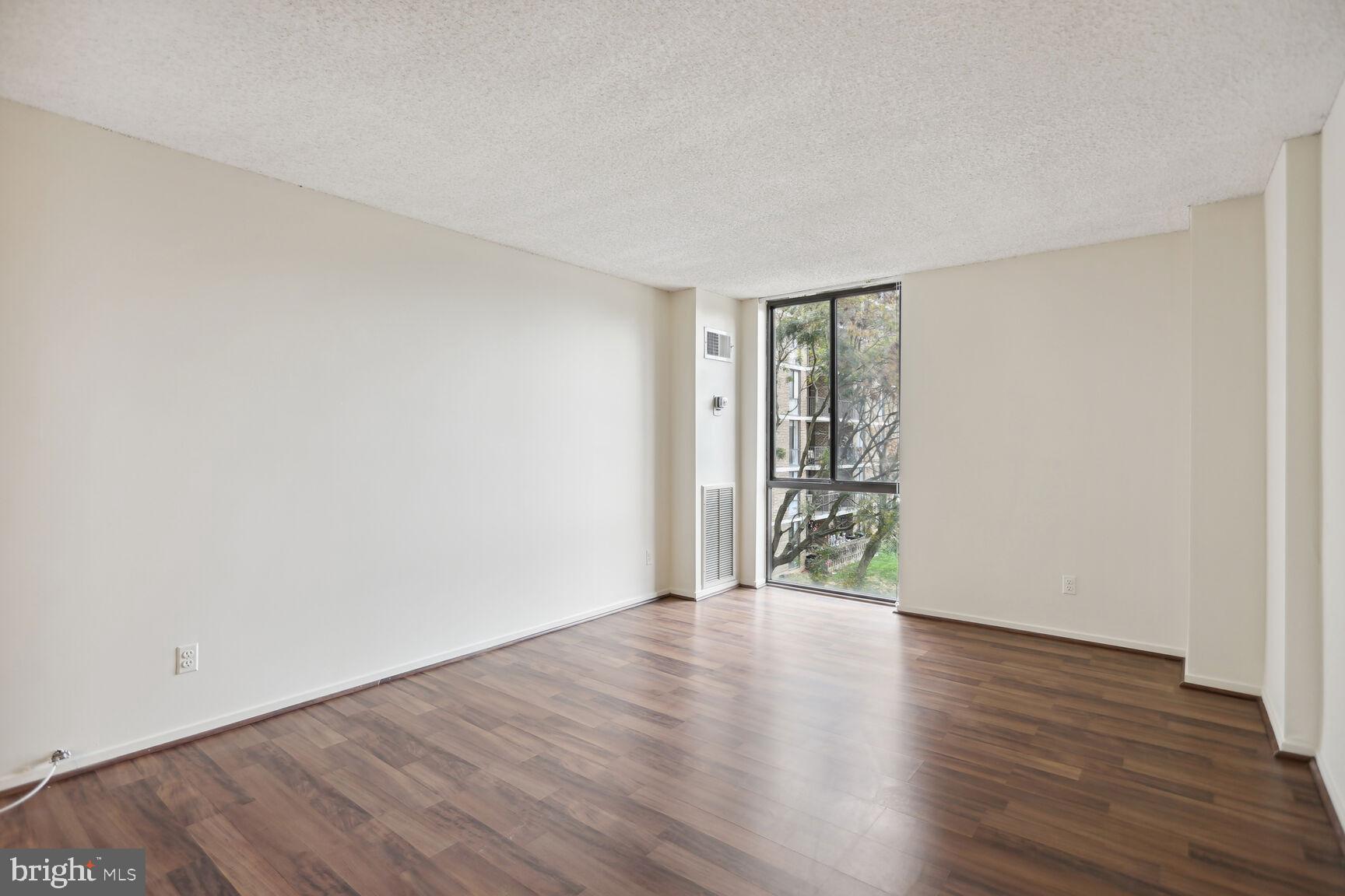 2311 Pimmit Dr #301