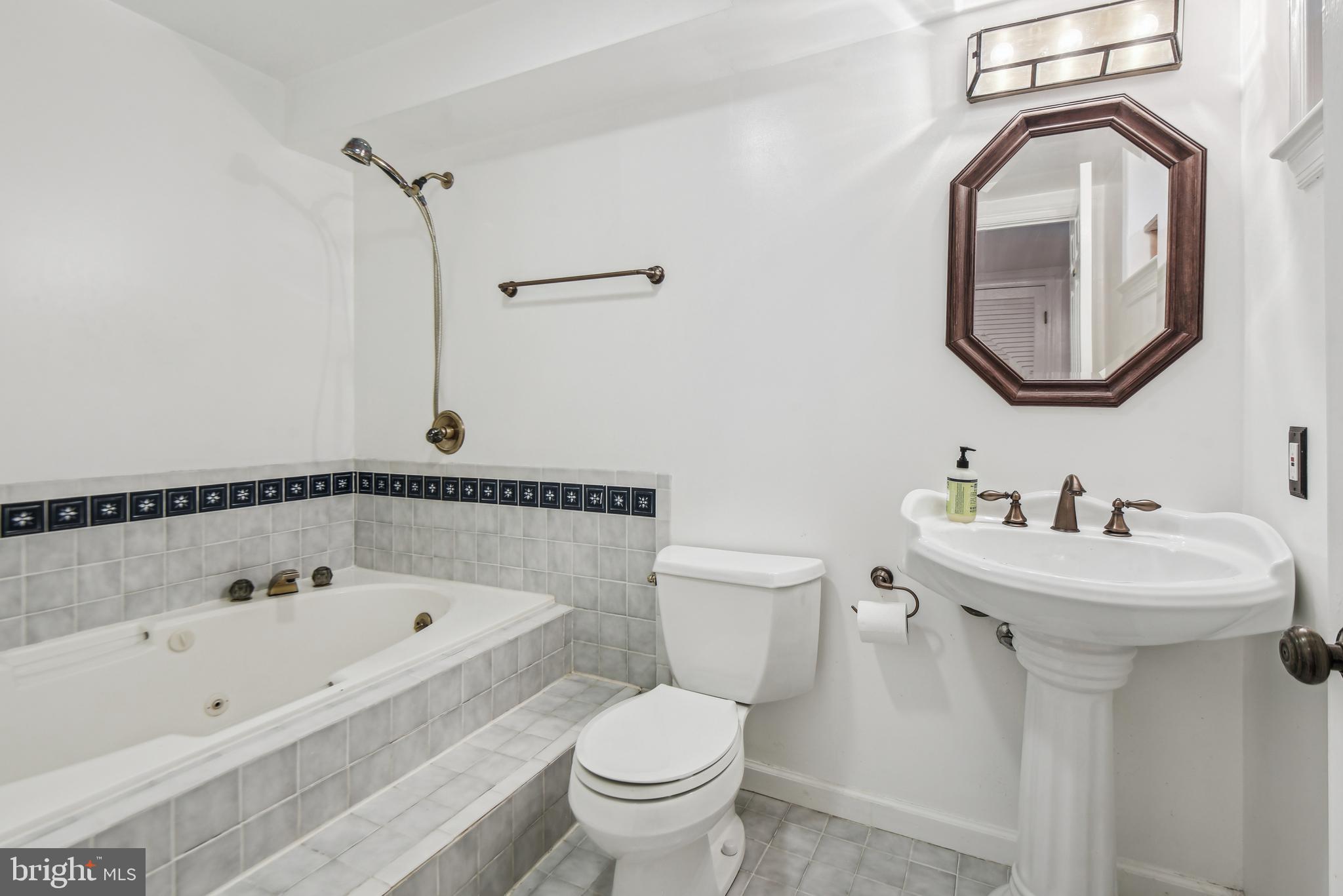 1081 Old Cedar Rd