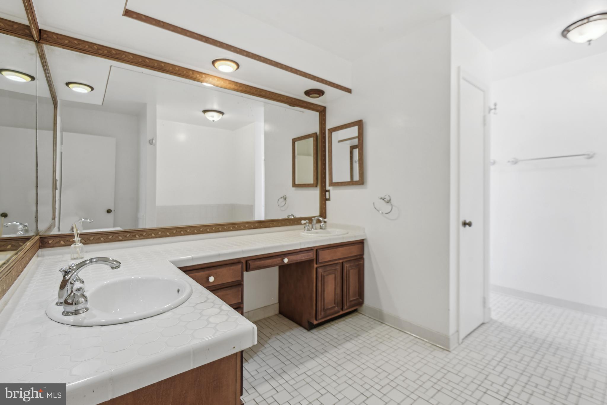 1081 Old Cedar Rd