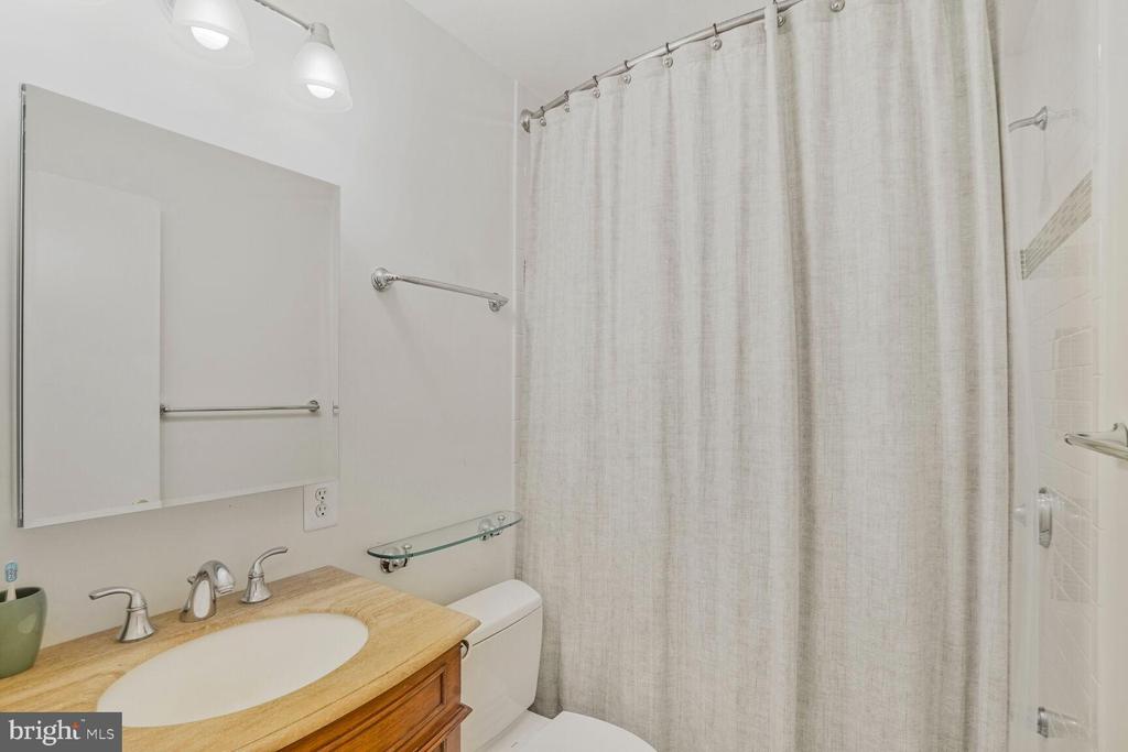 1533 Candlewick Ct