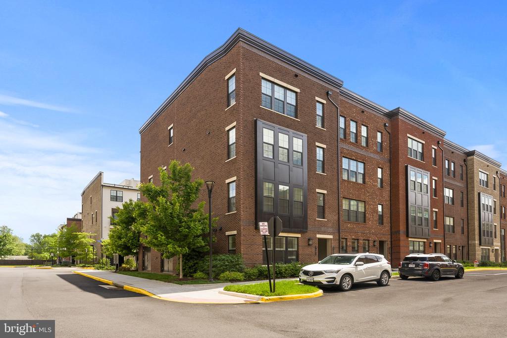 7401 Backett Wood Ter #1301