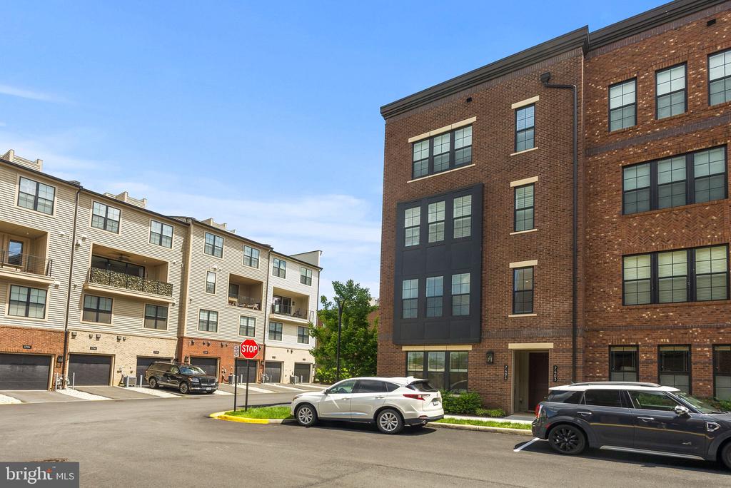 7401 Backett Wood Ter #1301