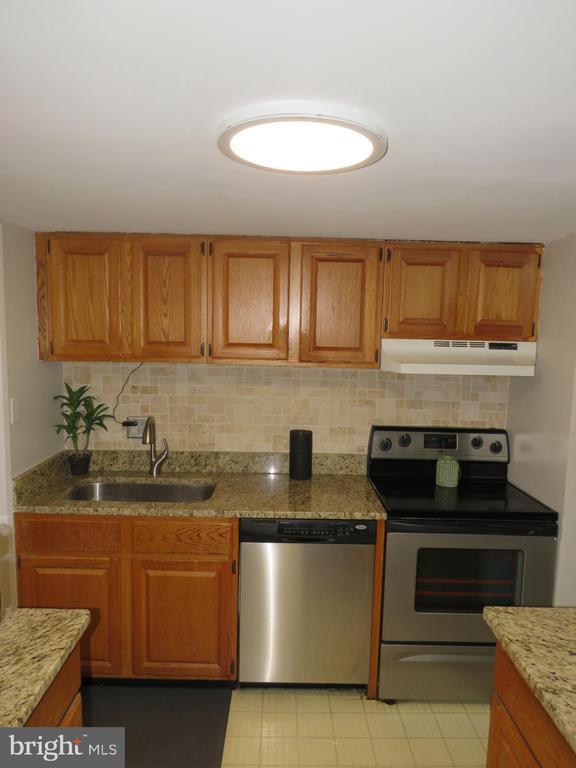 1709 IVY OAK SQUARE 18