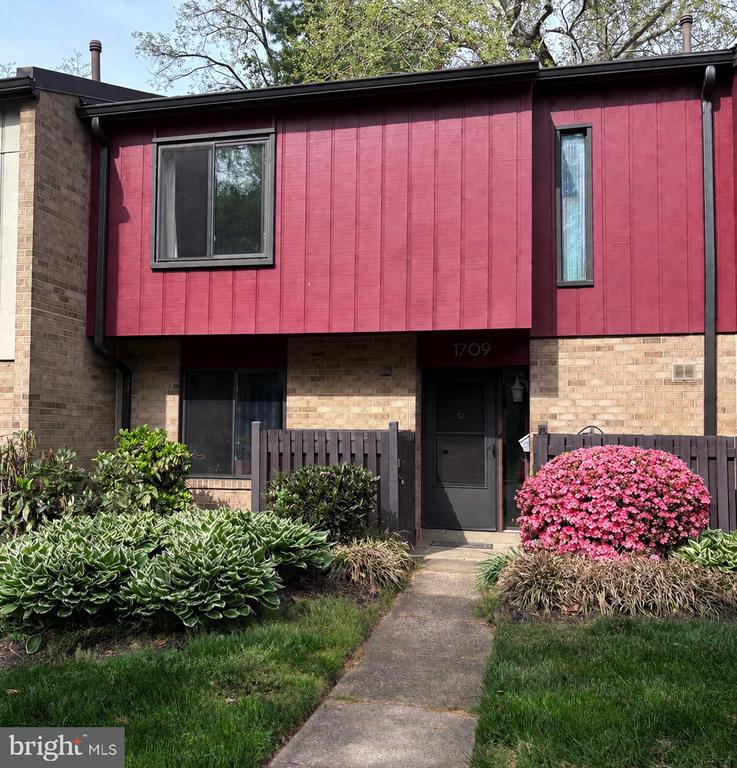 1709 IVY OAK SQUARE 18
