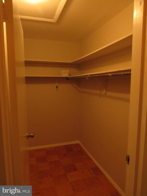 1709 IVY OAK SQUARE 18