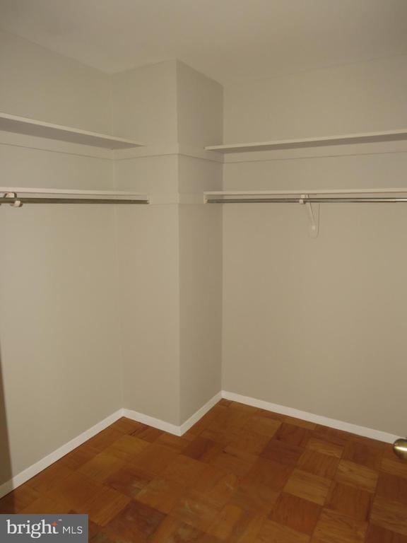 1709 IVY OAK SQUARE 18