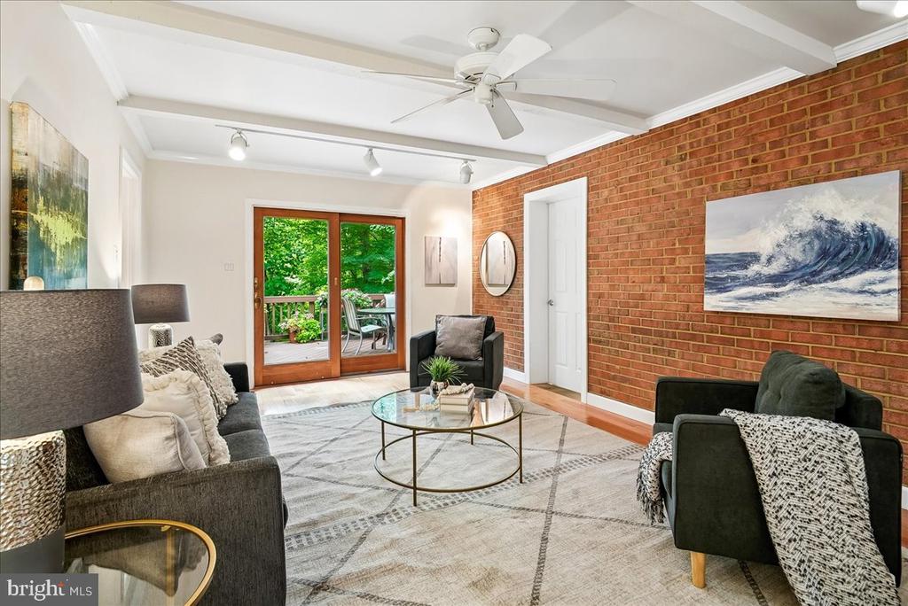 3215 AMBERLEY LANE