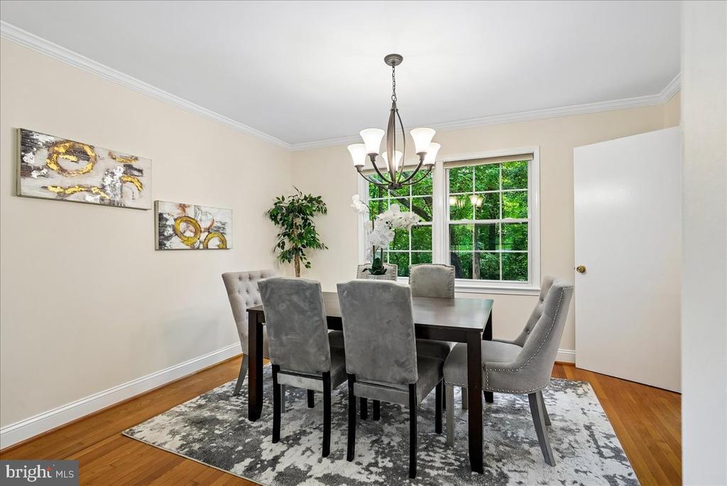 3215 AMBERLEY LANE
